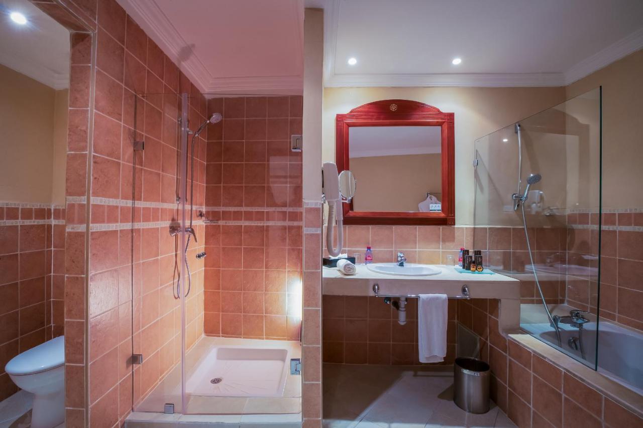 מרקש Grand Mogador Agdal & Spa מראה חיצוני תמונה A shower cubicle