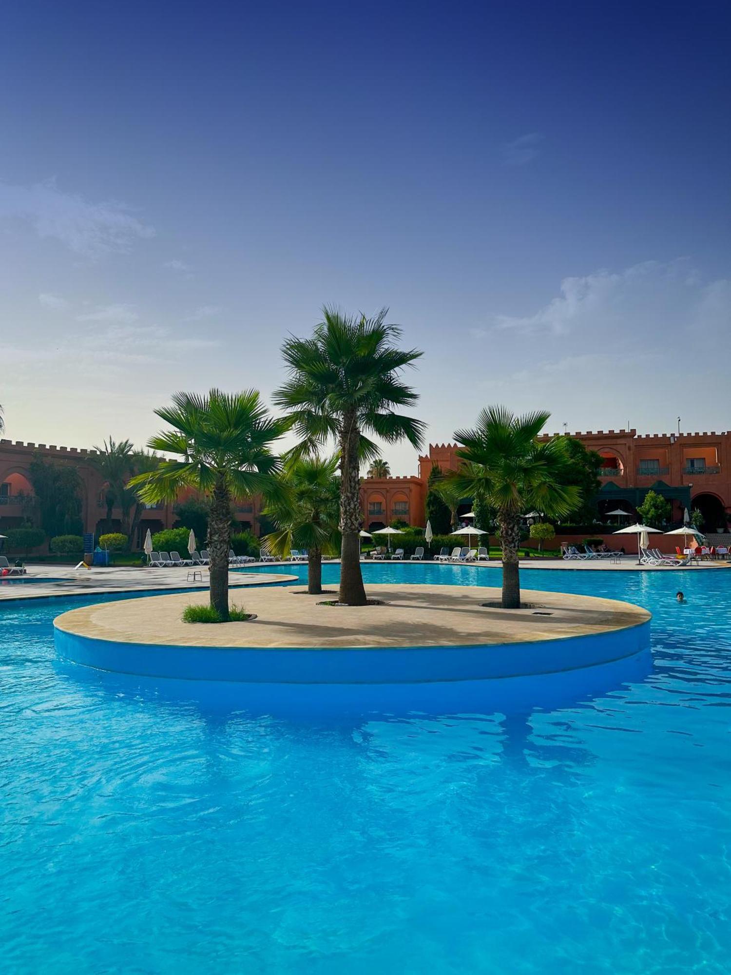מרקש Grand Mogador Agdal & Spa מראה חיצוני תמונה The swimming pool at the hotel